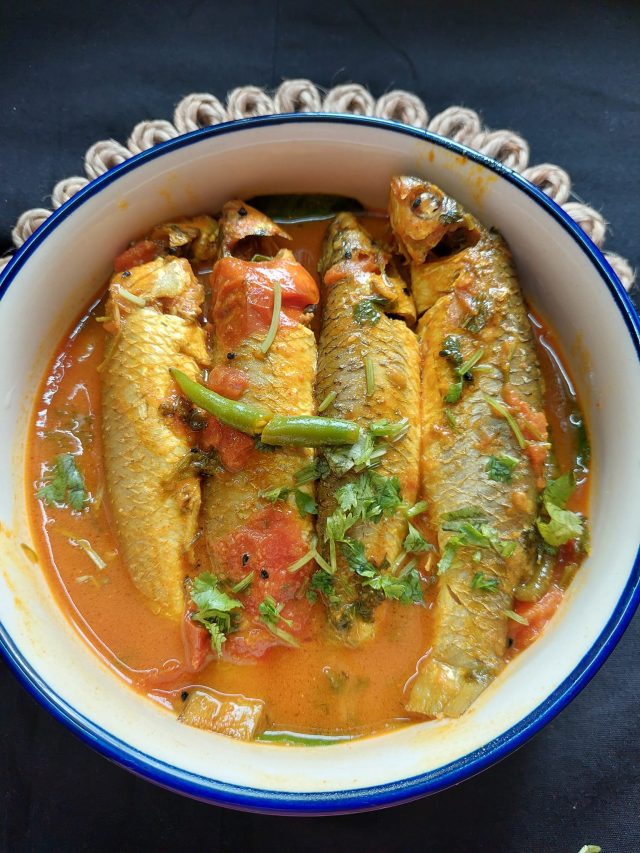 মায়ের হাতের বড়ি দিয়ে পার্শে মাছের ঝোল, এমন স্বাদ আর কোথায়?