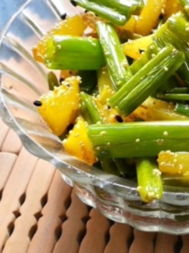 আলু ভাজার সময় ঠিক কখন পেঁয়াজকলি দেবেন? নেতিয়ে যাবে না এই সময় দিলে