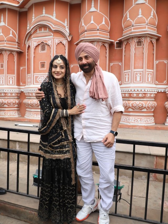 'गदर 2' की शूटिंग के दौरान बेहोश हुई थीं सकीना, कैसे तारा सिंह ने बचाई उनकी जान?