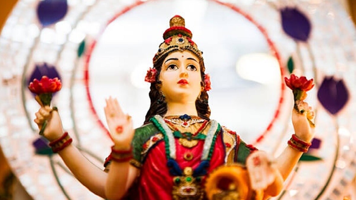 मकर संक्रांति पर आज रात करें ये काम, मां लक्ष्मी बना देंगी धनवान