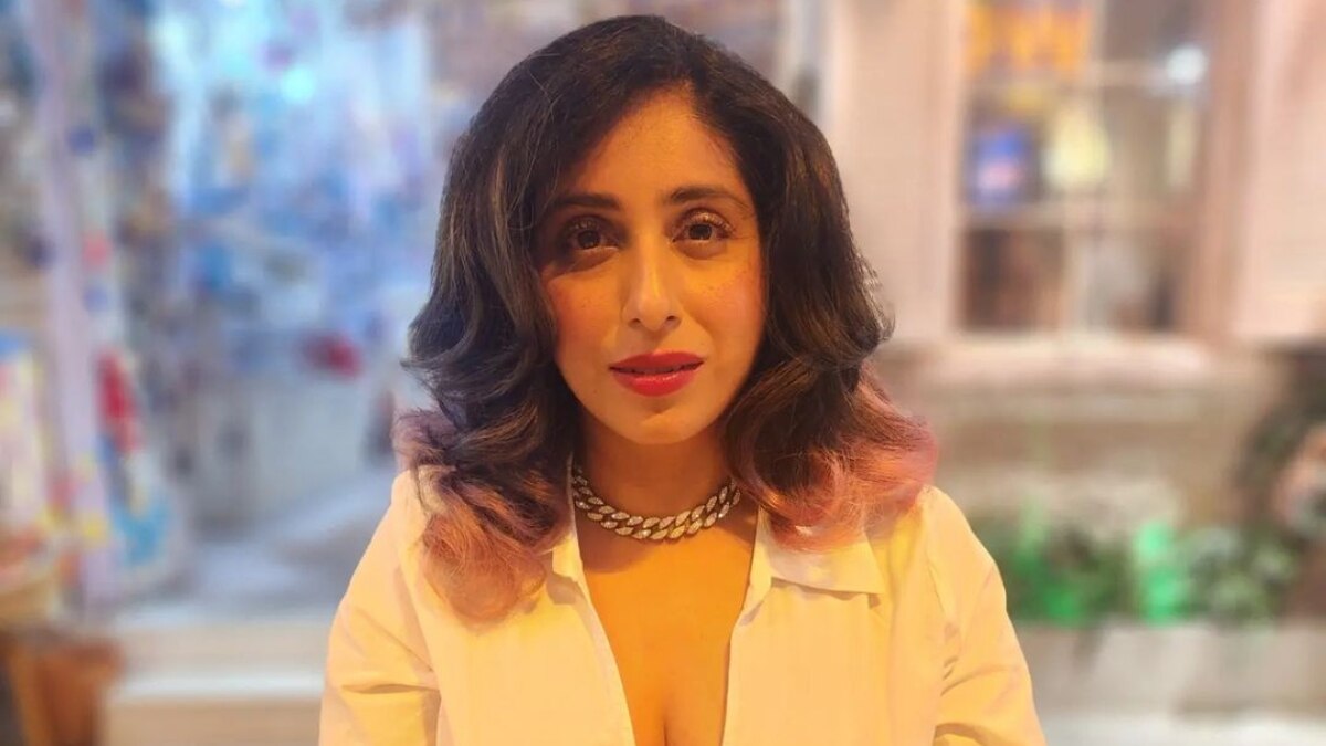 'घंटों अंधेरे कमरे में बैठी रहती हूं, दवाओं की वजह से बढ़ा 10 किलो वजन', नेहा भसीन का दर्द