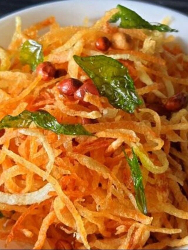 গরম ভাত আর ডালের সঙ্গে এটাই সেরা খাবার, এভাবে ভাজুন আলুভাজা