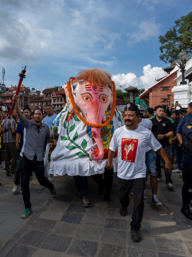 रविवार को नहीं... फिर 'हिंदू राष्ट्र' नेपाल में किस दिन होती है छुट्टी?