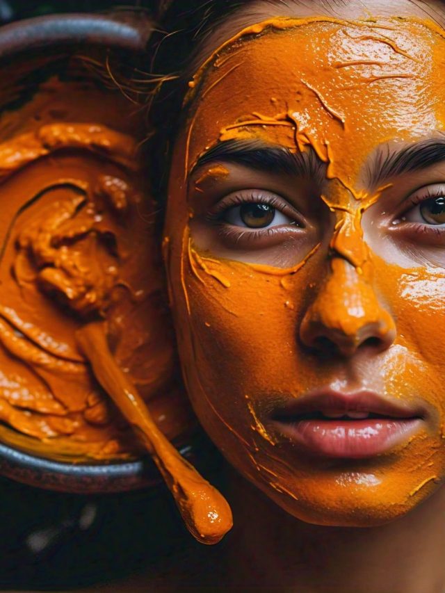 হলুদ জেল্লা বাড়ায়, এই ৫ জিনিসে মিশিয়ে লাগালে থমকে যাবে বয়সও