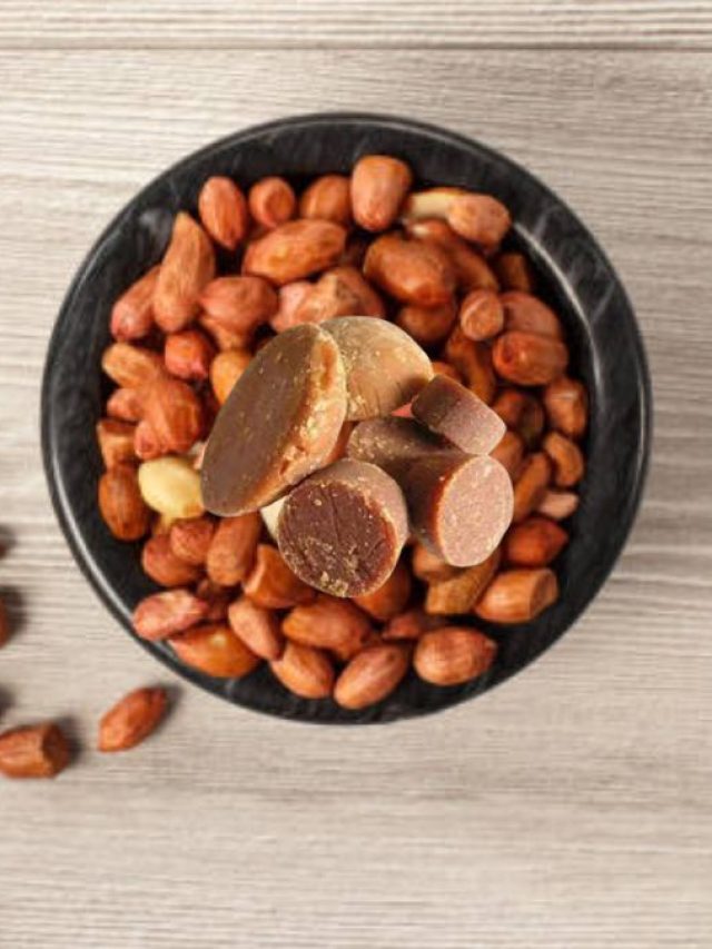 শীতে এক টুকরো গুড় আর এক মুঠো বাদাম, ব্যাস! আর কিছু লাগবে না