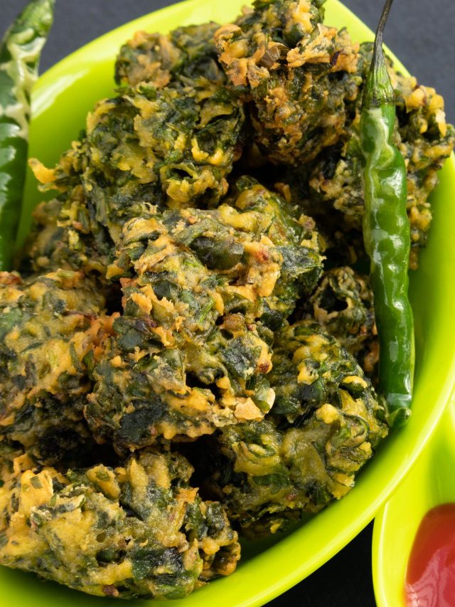 ধনেপাতার বড়ার ব্যাটারে দিন এই গুঁড়ো, মারাত্মক কুরমুরে হবে