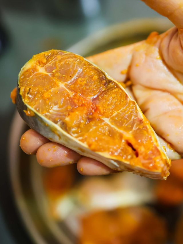 মাছ ভাজার কতক্ষণ আগে নুন-হলুদ মাখাবেন? স্বাদ দ্বিগুণ  করতে জেনে নিন