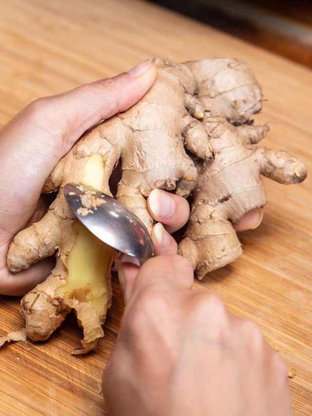 আদা ছাড়াতে ছুরি-বটি নয়, ফলো করুন এই ট্রিক; অনায়াসে হবে কাজ