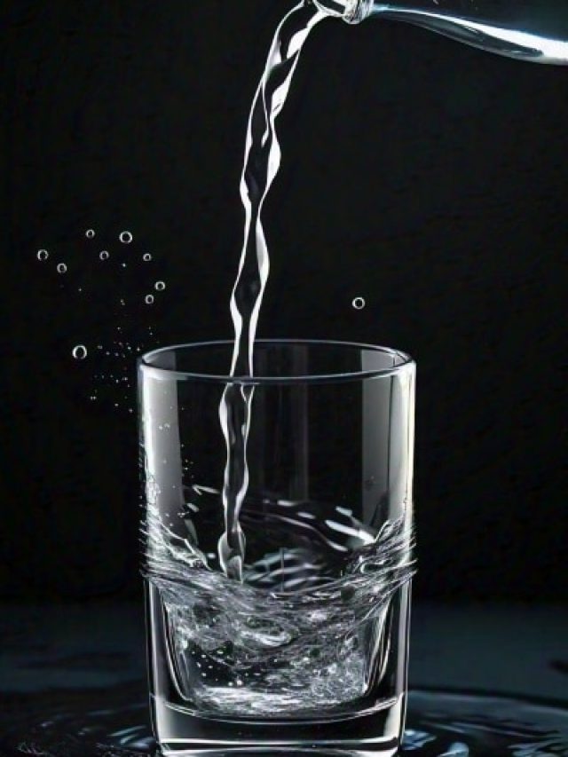 क्या है पानी पीने का सही तरीका? जानिए