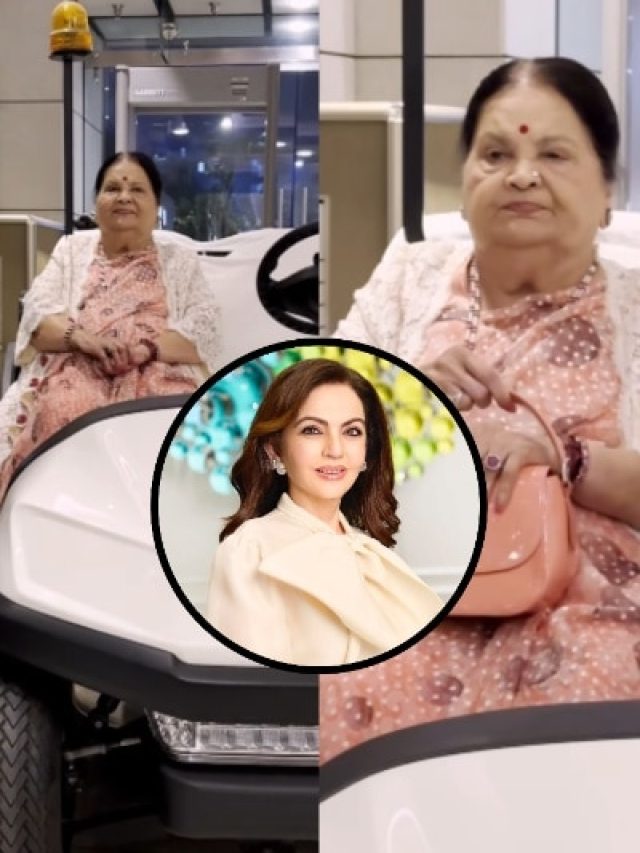 ई-रिक्शा में बैठ बहू नीता के इवेंट में पहुंचीं सास कोकिलाबेन, साड़ी-शॉल में दिखा रॉयल लुक