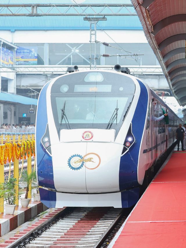 চলন্ত ট্রেনে বাচ্চা জন্মালে কি জীবনভর ফ্রিতে রেলভ্রমণ? নিয়ম জানুন