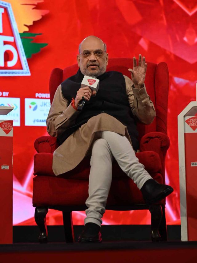 राम-रावण का अंतर पूछकर अमित शाह से बोले वरुण धवन- आप देश के हनुमान