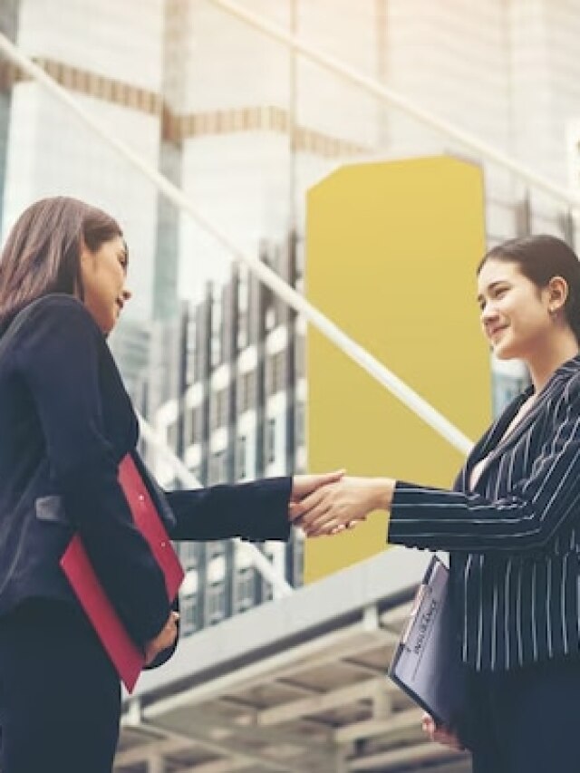 एक झटके में इंसान की इमेज बिगाड़ सकती हैं ये आदतें, कहीं आपमें तो नहीं