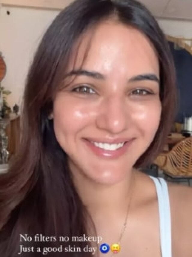 एक्ट्रेस ने दिखाई बिना मेकअप की झलक, खूब हुई ट्रोल, यूजर्स बोले- बोटॉक्स की दुकान