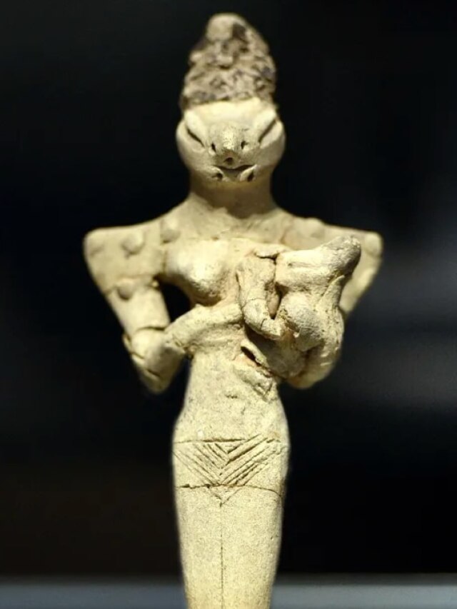 'Alien found in Kuwait': 7,000-year-old figurine sparks debate on origins