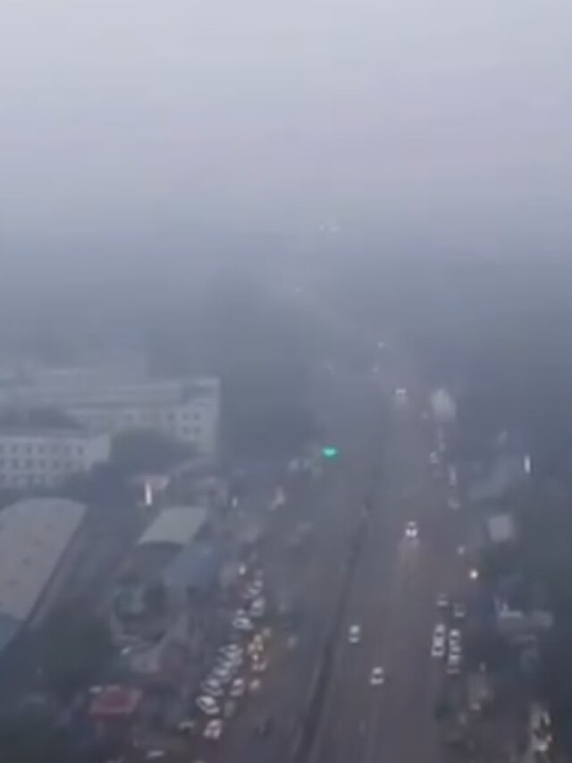 7°C पारा और ठिठुरन, देखें कोहरे में लिपटी दिल्ली का Drone View