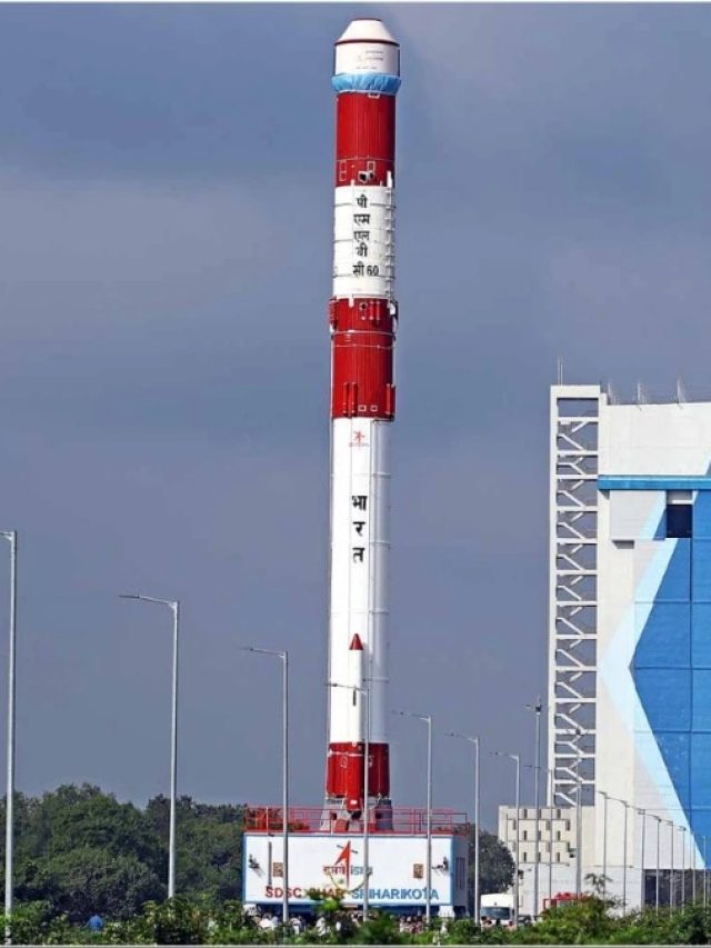 SpaDeX Mission की तैयारी, ISRO के लॉन्च पैड पर PSLV-C60 रॉकेट तैनात, देखें फोटो