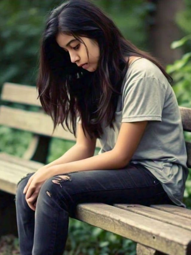 बॉयफ्रेंड को वीडियो कॉल करना पड़ा भारी, ब्लैकमेल कर ऐंठे ढाई करोड़