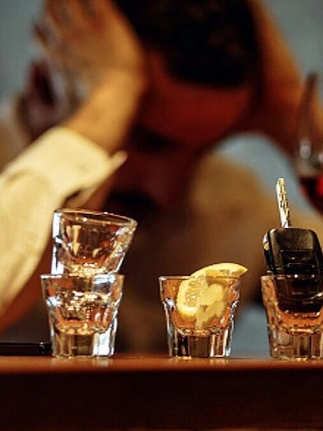 শীতে বাড়তি মদে চাপ পড়তে পারে লিভারে, কীভাবে বিপদ এড়াবেন?