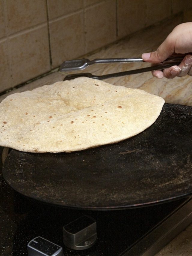 এভাবে আটা মাখলেই রুটি হবে নরম ফিনফনে, মুখে দিলেই আরাম