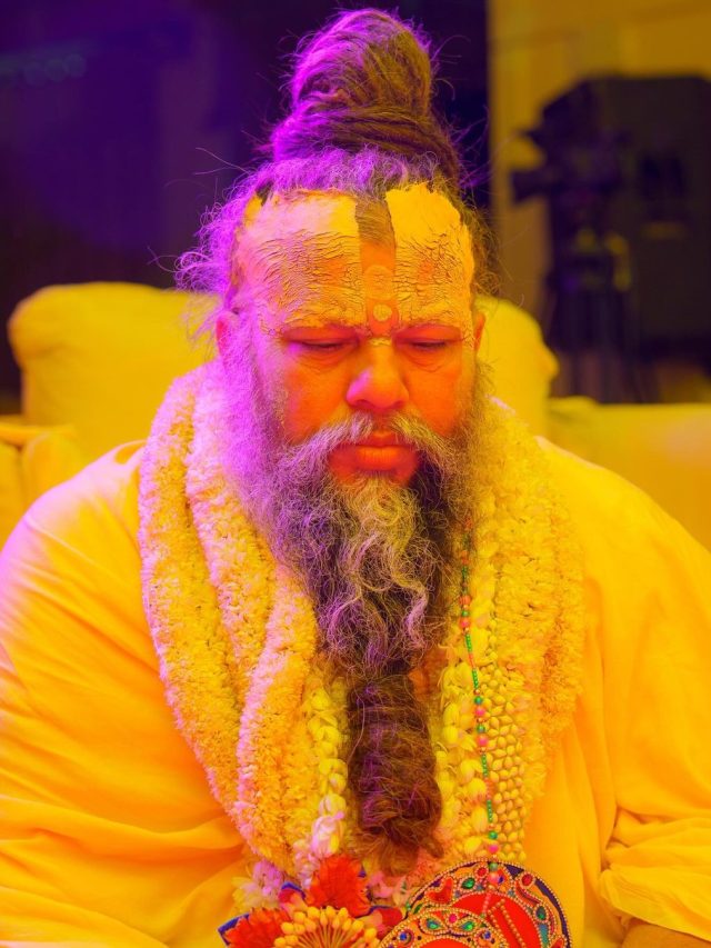 भगवान की मूर्ति गिफ्ट में देनी चाहिए या नहीं, प्रेमानंद महाराज ने कहा- ये गलती कभी ना करें