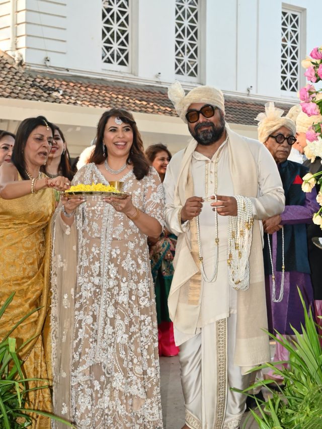 अनुराग कश्यप के दरवाजे पहुंची बेटी की बारात, फूलों से किया समधी का स्वागत, छाए दामाद
