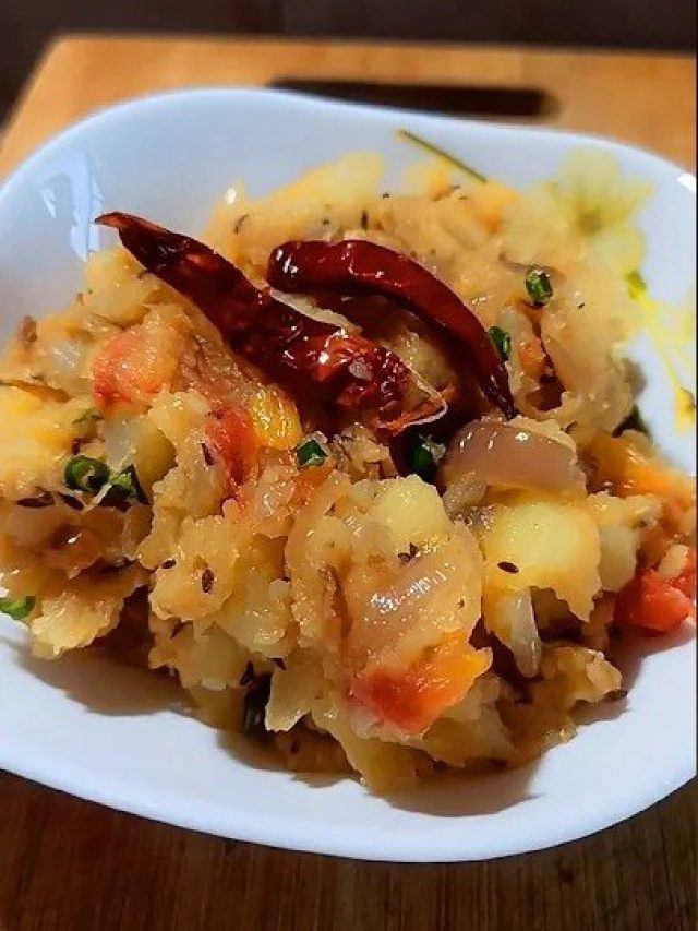 শীতের পাতে আলু চোখায় কামাল করুন, এই মশলাতেই লুকিয়ে স্বাদ