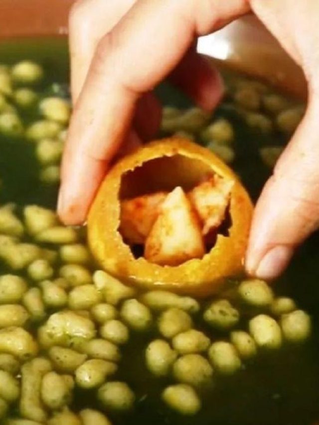 মেয়েরা কেন এত  ফুচকা খান? আসল কারণ জানলে চোখ ছানাবড়া হবে