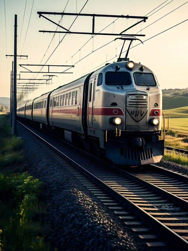 ट्रेन और घर की तारों में कितना होता है करंट? जानकर चौक जाएंगे