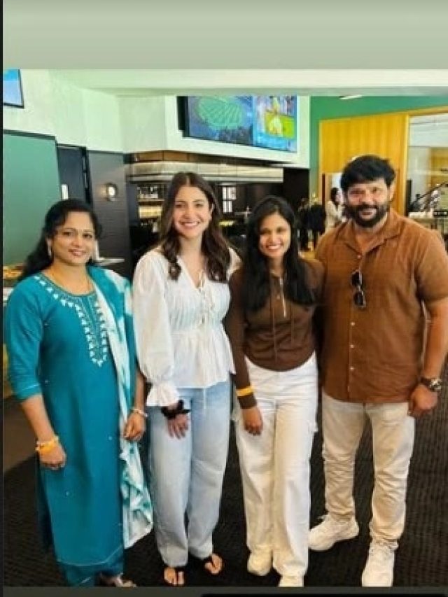 अनुष्का ने नीतीश रेड्डी की फैमिली संग दिया पोज, राहुल की वाइफ अथिया ने ब‍िखेरा जलवा