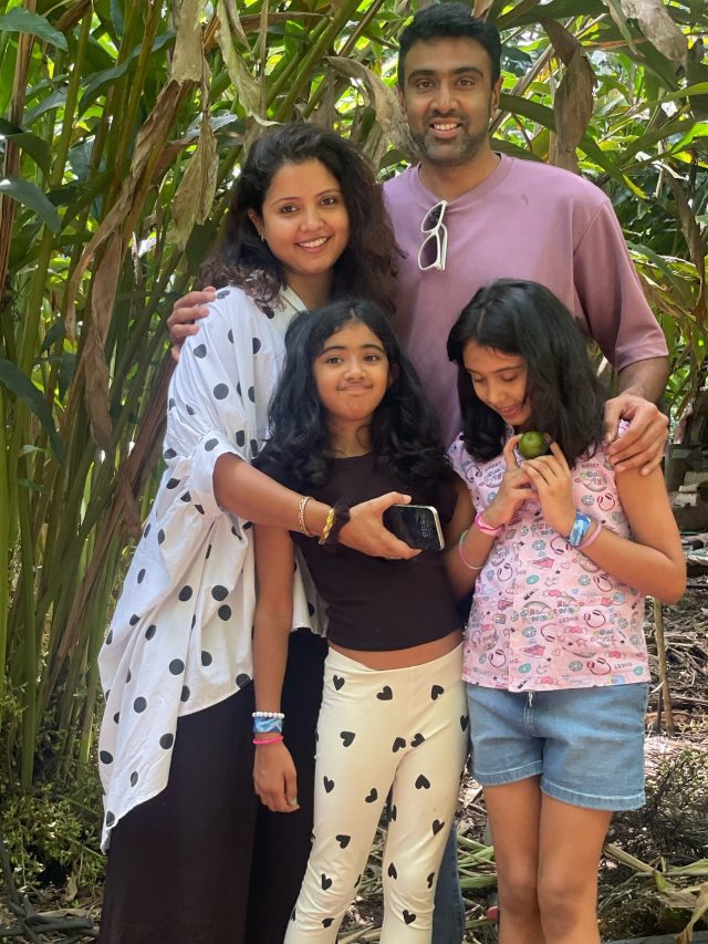 अश्व‍िन संन्यास लेकर चेन्नई पहुंचे तो रोने लगीं मां, बेटी ने दिया अनमोल ग‍िफ्ट