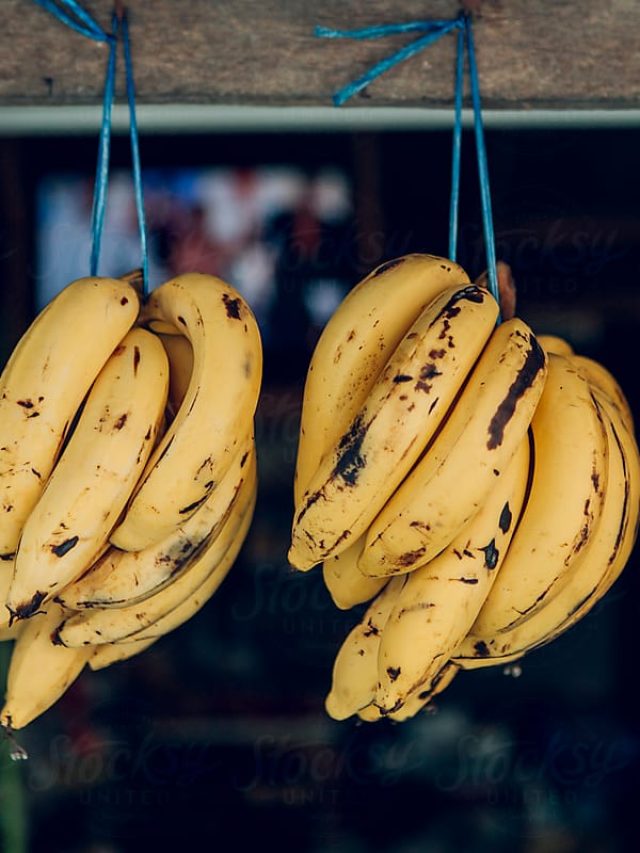 কলা ঝুলিয়ে রাখা হয় কেন? উত্তরটা অনেকেরই জানা নেই