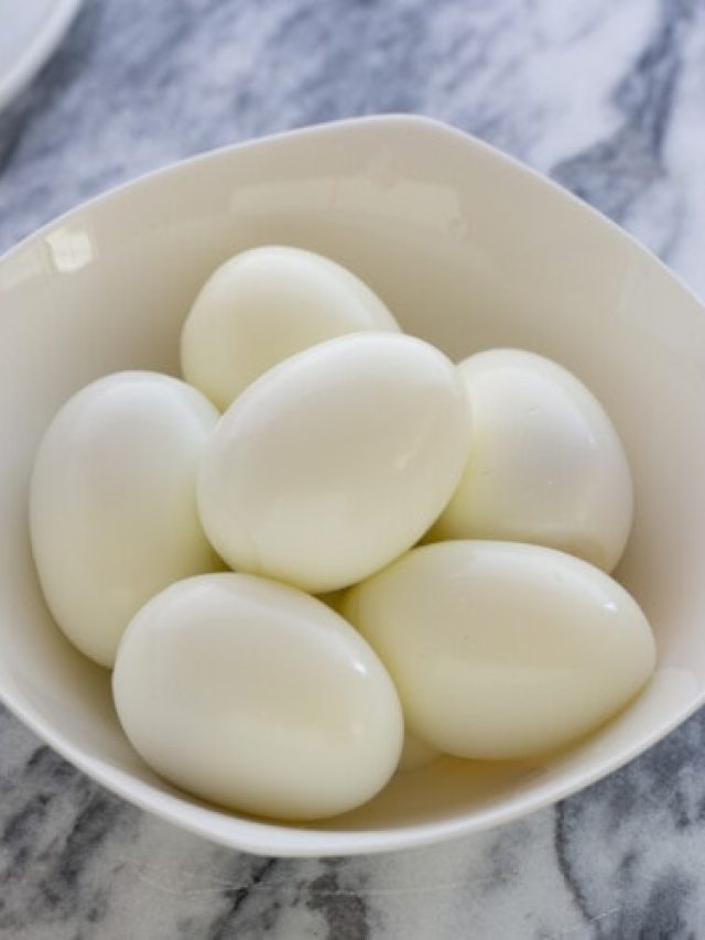 ভাতের সঙ্গেই ডিম সেদ্ধ করছেন? এই ভুলগুলো এড়িয়ে চলুন