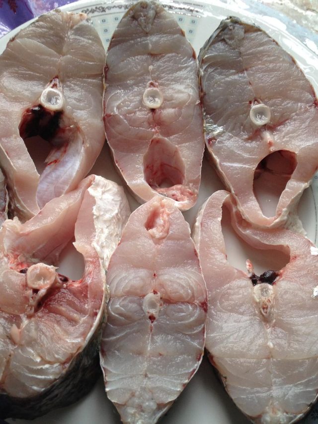 মাছ কতদিন ফ্রিজে রেখে খাওয়া স্বাস্থ্যকর? জেনে রাখুন