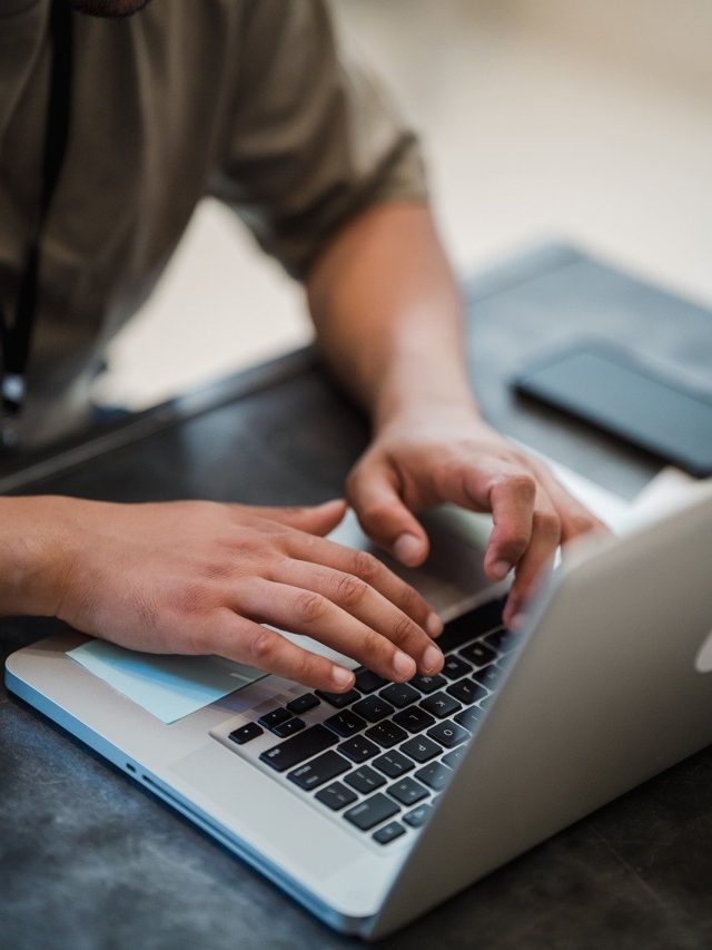 बार-बार नौकरी बदलने से रुक सकता है करियर का ग्राफ, जानें वजह