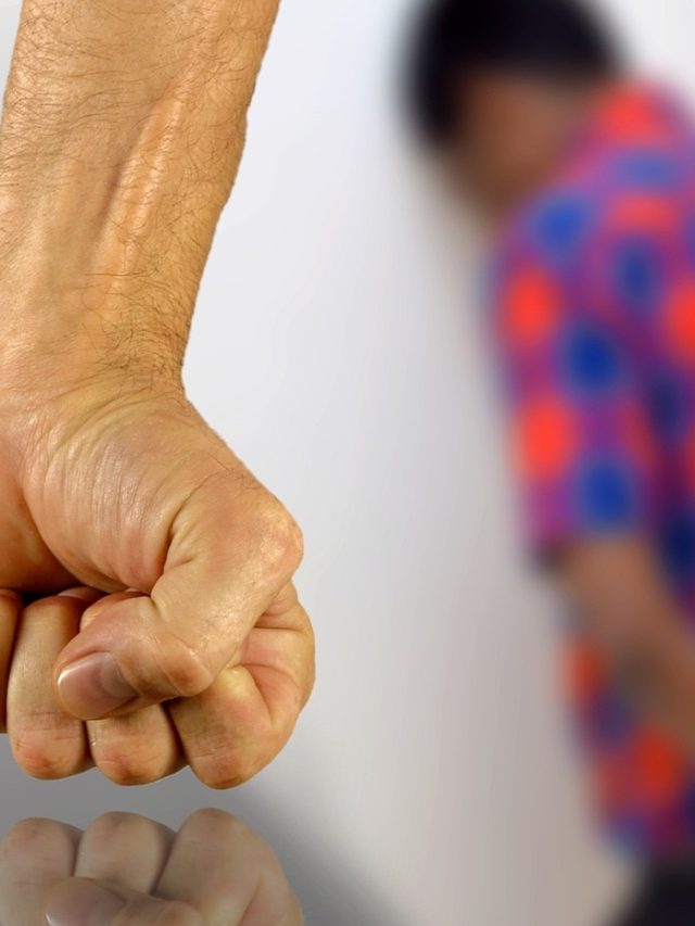 शहरों से ज्यादा गांव की महिलाएं करती हैं पुरुषों पर हिंसा!