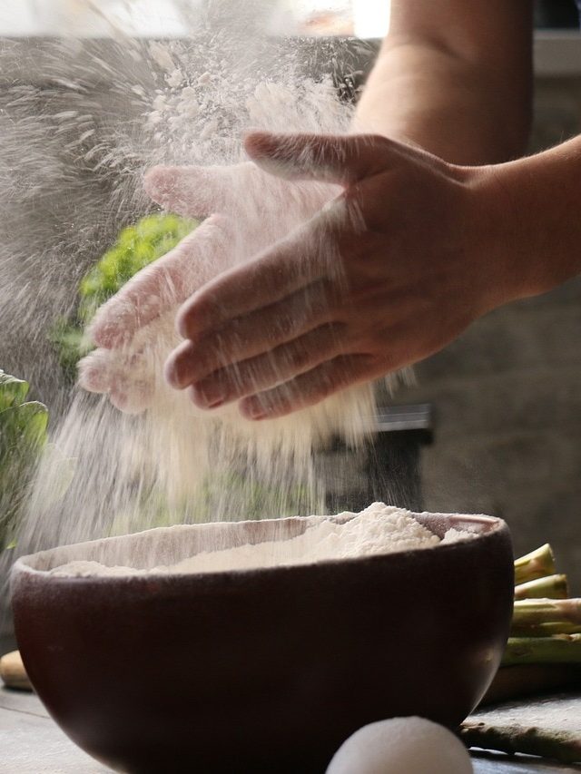 आटे में लग गए हैं कीड़े? जान लिजिए इन्हें हमेशा के लिए हटाने का तरीका