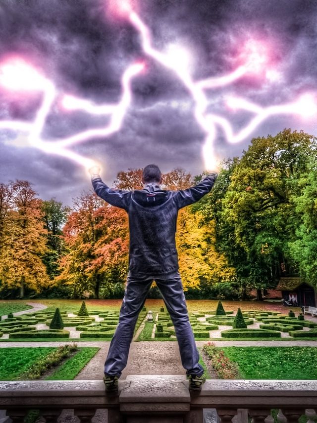 अचानक किसी को छूने से करंट क्यों लगता है, क्या इससे कोई नुकसान है? जानिए