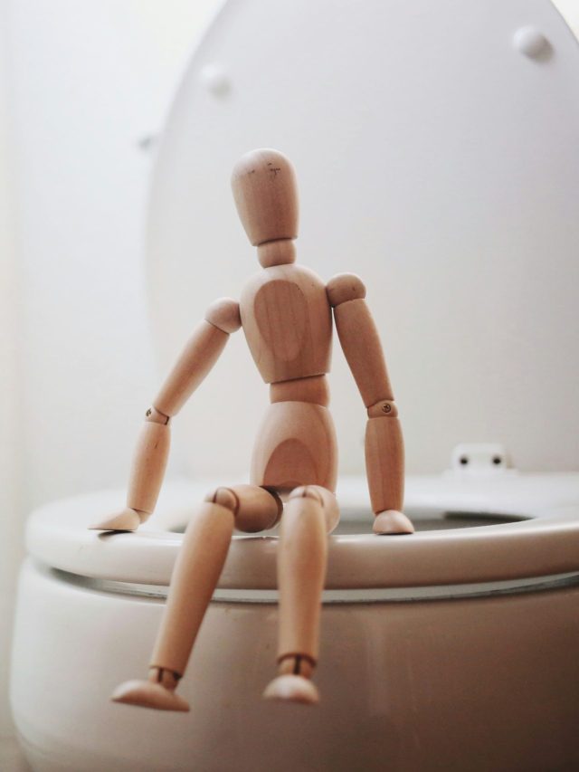 आपको भी होती है कब्ज की दिक्कत? आचार्य बालकृष्ण से जान लें फायदेमंद उपाय