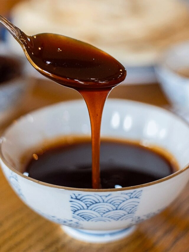 কীভাবে বুঝবেন খেজুর গুড় খাঁটি? টিপস দিলেন গুড় ব্যবসায়ী