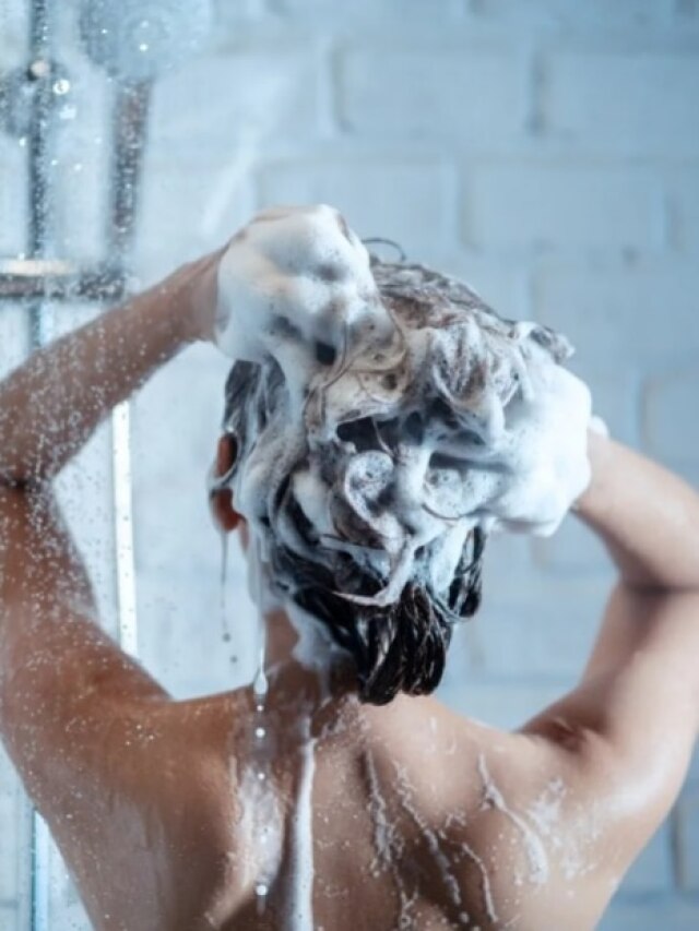 চুলে কতদিন পরপর শ্যাম্পু করবেন? টিপস দিলেন ডাক্তার