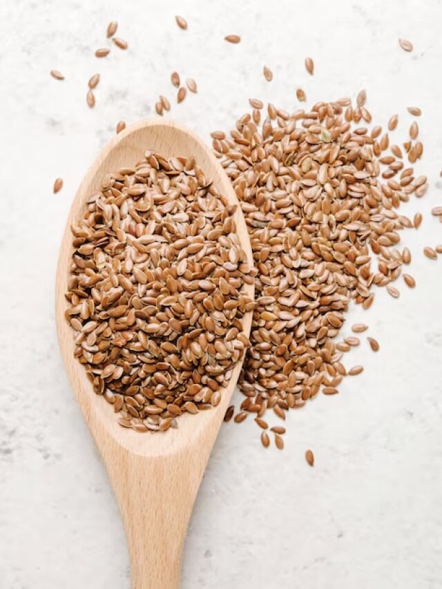 एक दिन में कितने खाएं अलसी के बीज? सिर्फ इस तरह से खाने पर ही मिलेगा फायदा