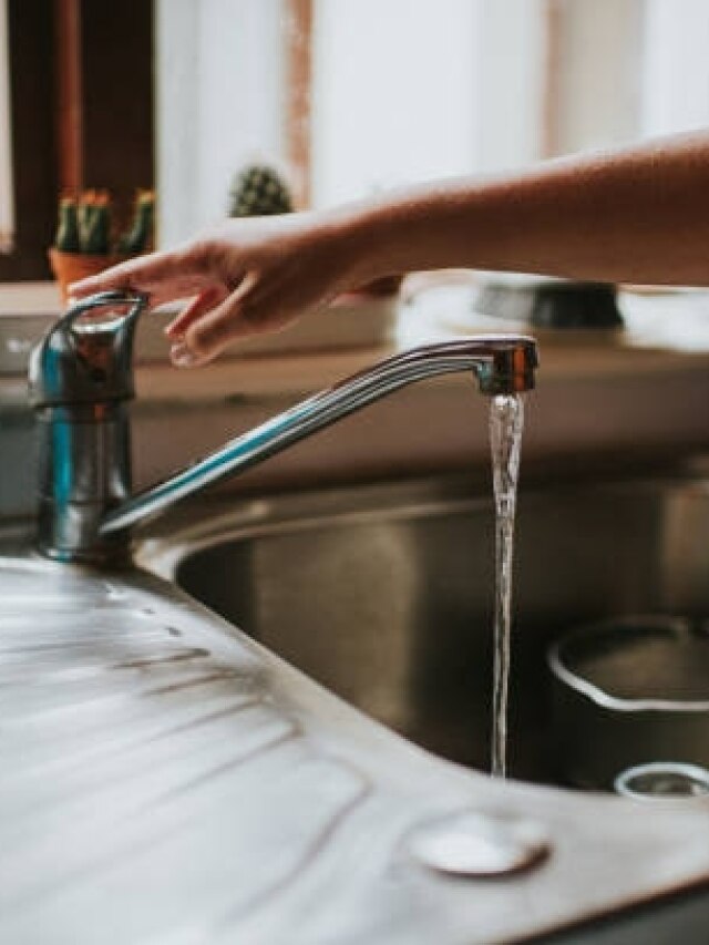 रसोई में इस जगह न लगाएं पानी का नल, नकारात्मक ऊर्जा कर देगी बर्बाद