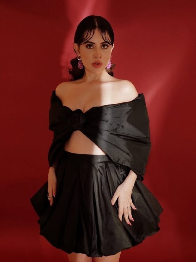 उर्फी से 'स्ट्रिप' करने की हुई डिमांड, ब्रांड पर फूटा गुस्सा, रिवील की व्हाट्सएप चैट