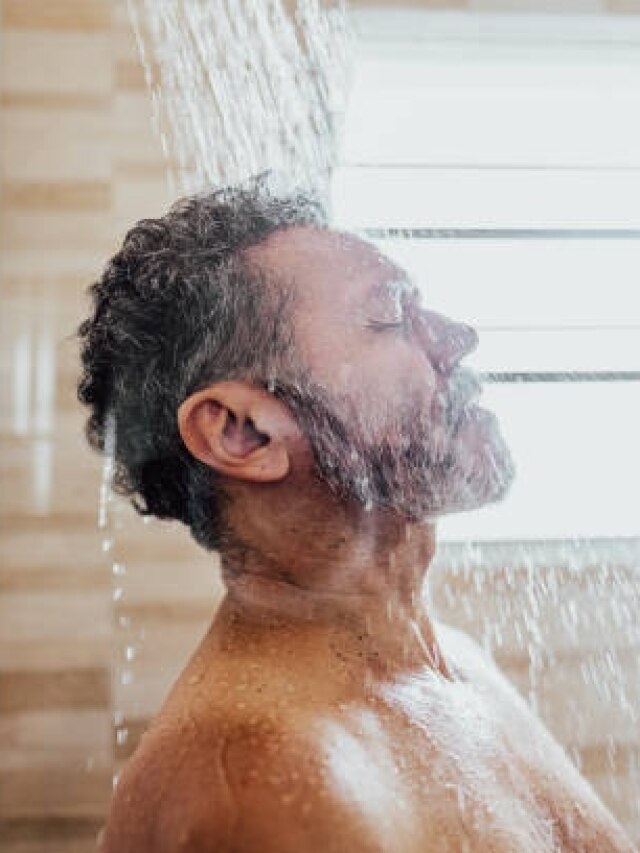 नहाने के बाद ये 3 काम करने वाले हो जाते हैं बर्बाद, तुरंत बंद कर दें