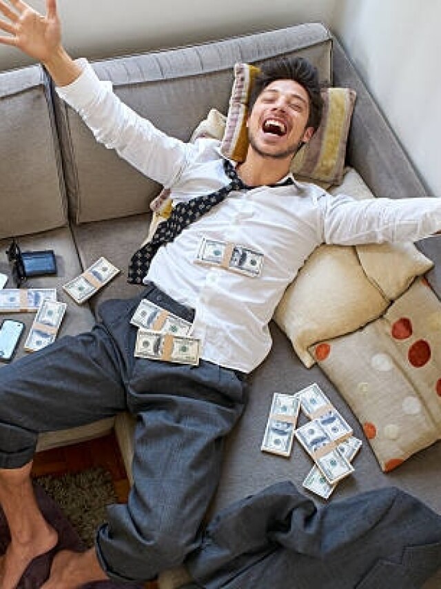 कुंभ राशि वालों को 28 की उम्र के बाद मिलती है बेशुमार दौलत, क्या कहती है आपकी राशि