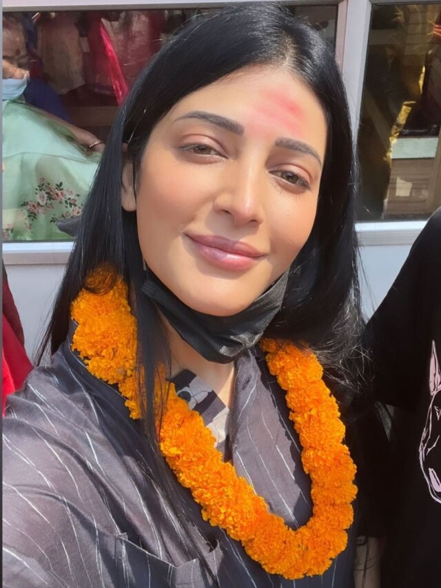 मंदिर जाने से किया मना, भगवान में नहीं पैरेंट्स का विश्वास, 'चोरी-चोरी' एक्ट्रेस ने की पूजा