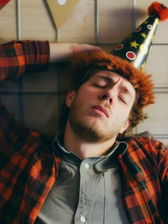 पार्टी करने के बाद हैंगओवर से बचने के लिए पिएं ये खास चाय, सिरदर्द से तुरंत मिलेगा आराम