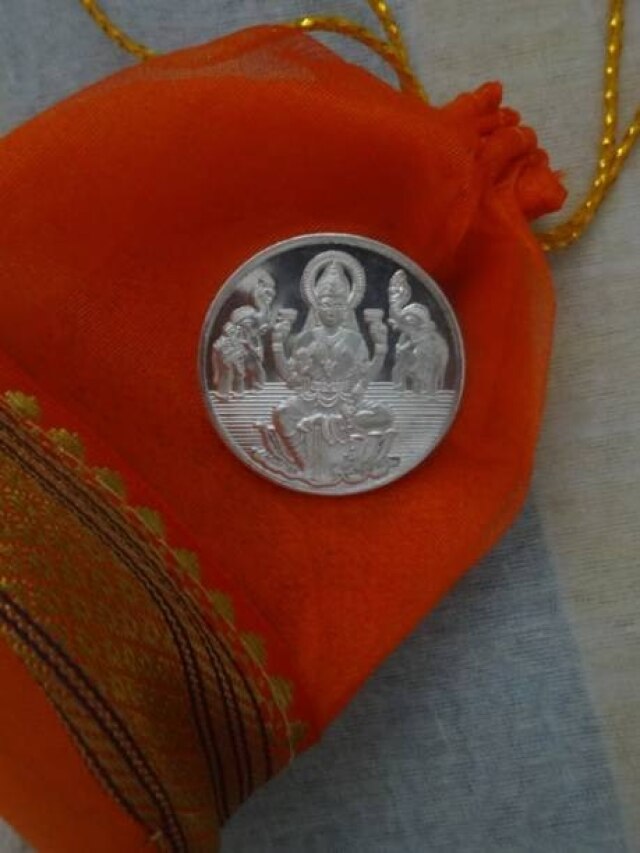 साल 2024 को ऐसे करें विदा, नए साल में भी किस्मत संवार देंगी मां लक्ष्मी