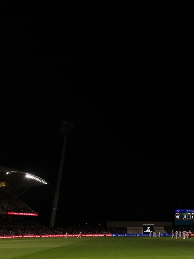 एडिलेट टेस्ट में अचानक बंद हुई फ्लड लाइट, हैरान रह गए भारतीय खिलाड़ी, VIDEO